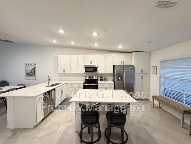 Building Photo - 12550 Galapagos Ct