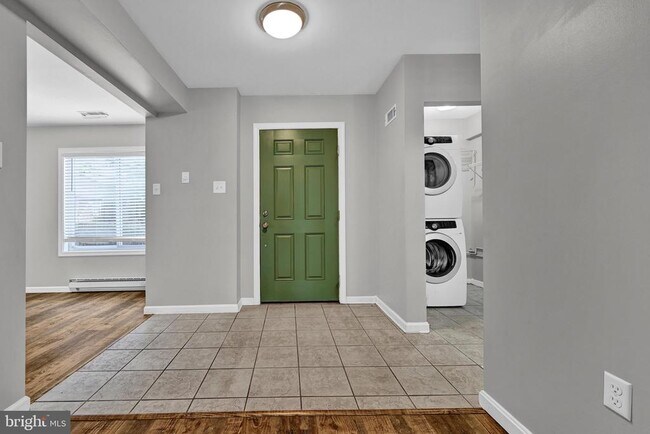 Foto del edificio - 1702 Village Rd