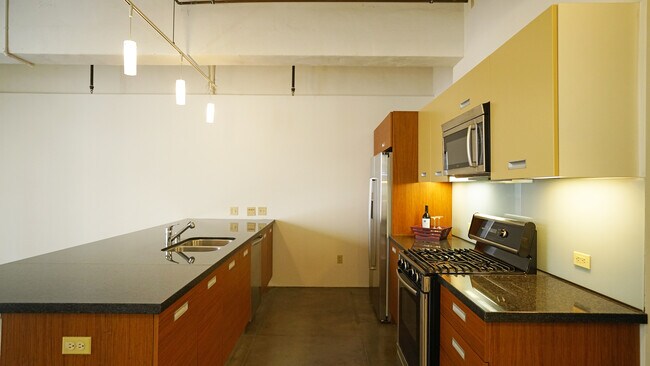 Building Photo - 746 S Los Angeles St