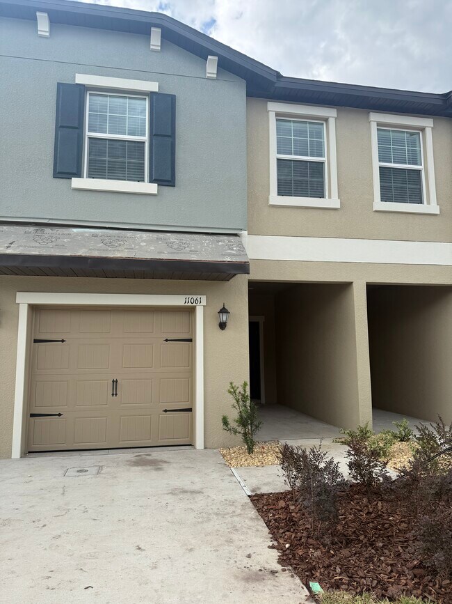 Building Photo - Angeline Townhome