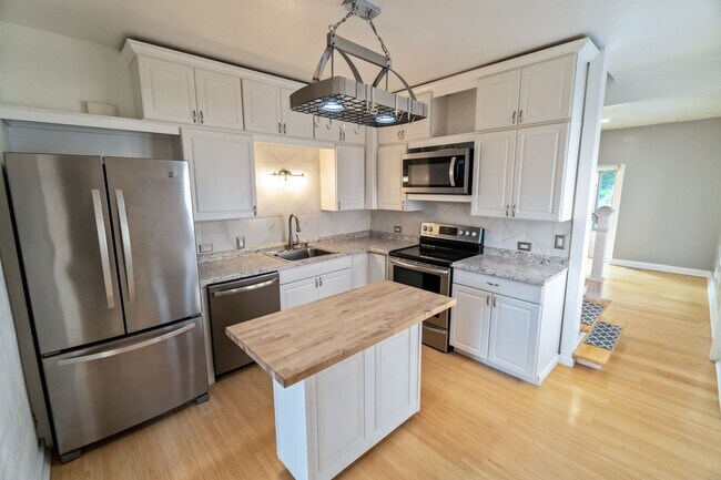 Foto del edificio - Single Family Home in Perry District!!