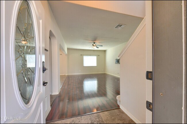 Foto del edificio - 7528 Wolf Creek Dr