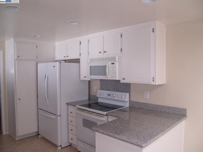 Foto del edificio - 515 Rolling Hills Ln