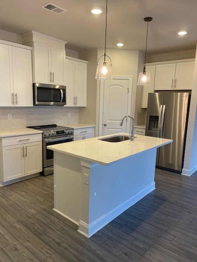 Foto del edificio - 4528 Skywood Ln
