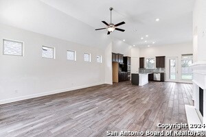 Foto del edificio - 8626 Glass Gem Dr