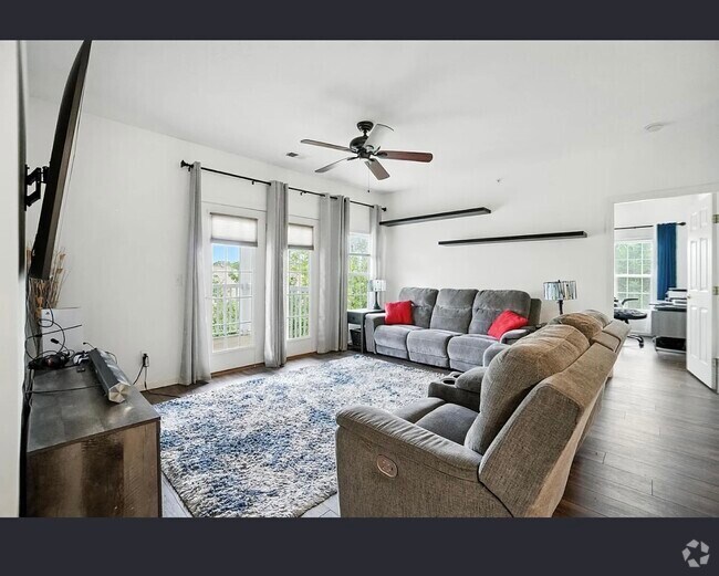 Building Photo - 961 Mistflower Ln