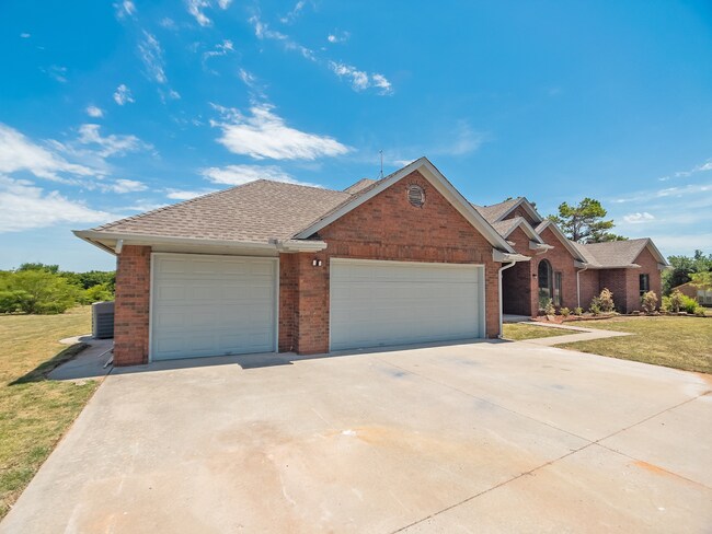Building Photo - Large Private Oasis FOR RENT in Tuttle!