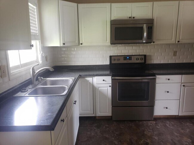 Building Photo - 585 Crozer Ave
