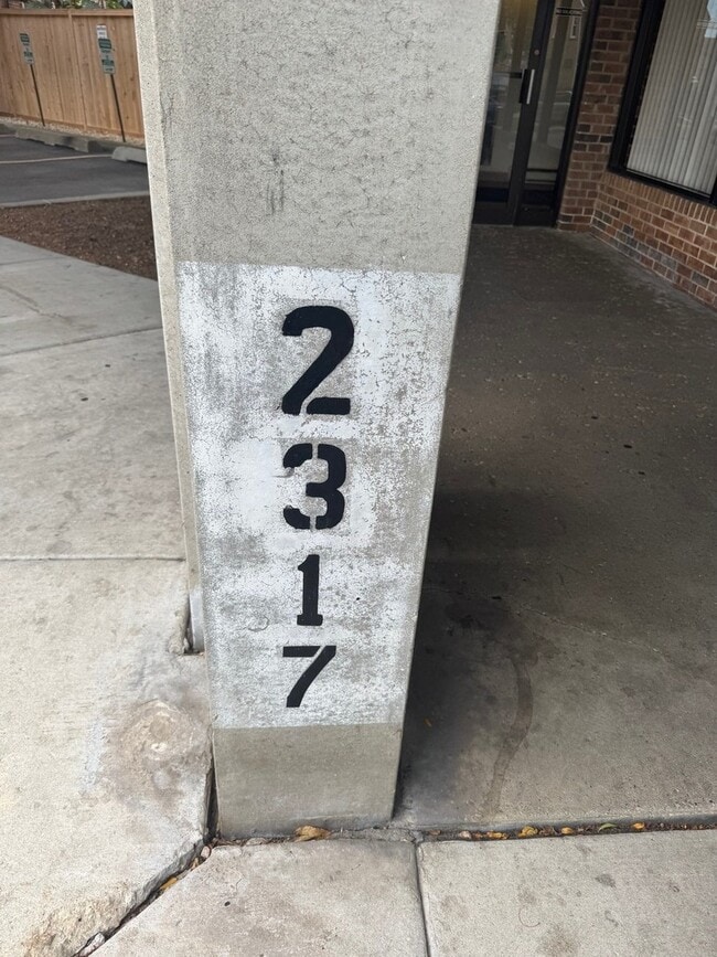 Foto del edificio - 2317 N Neva Ave