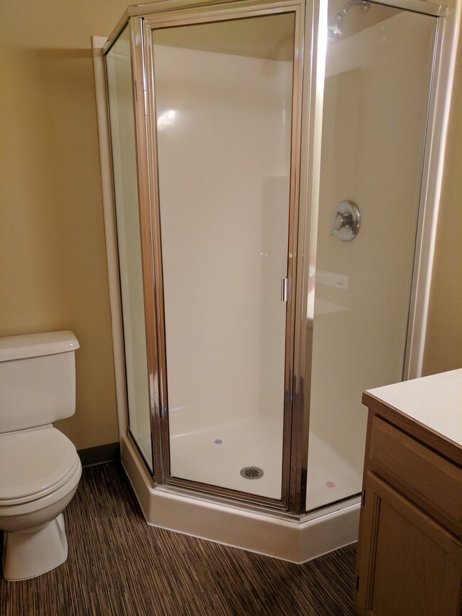 Building Photo - 2104 NE Linnea Dr