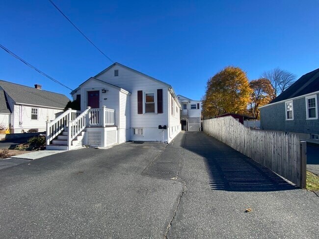 Building Photo - 49A Plainfield Ave