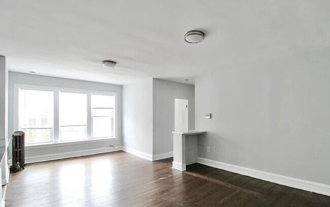 Building Photo - 1758 W North Shore Ave