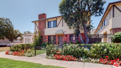 Building Photo - 1833 Manning Ave