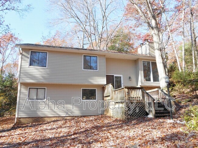 Building Photo - 7 Rollingwood Dr