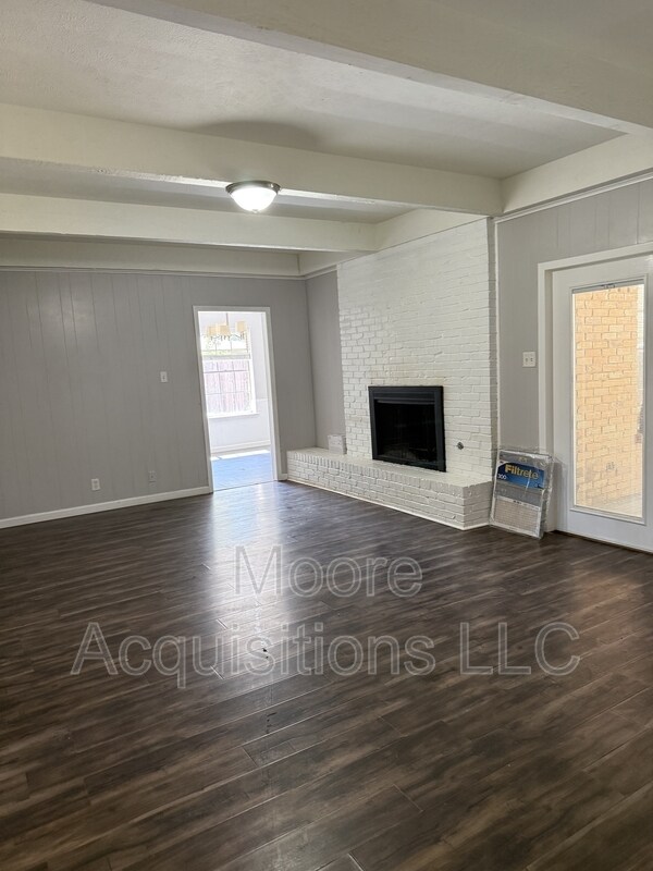 Building Photo - 1833 Skyline Dr