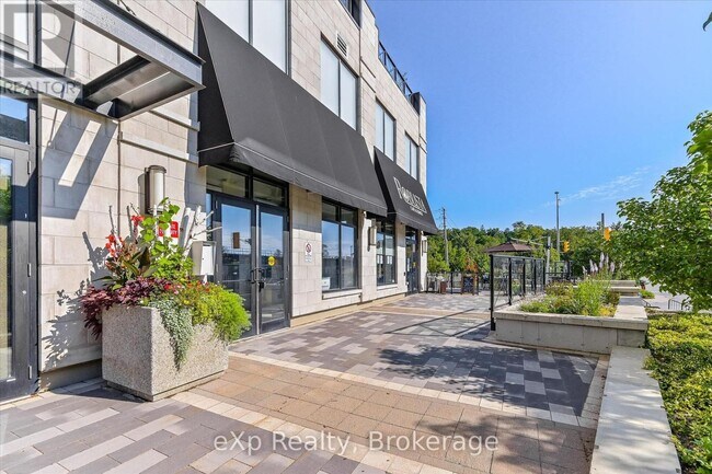 Building Photo - 160 Macdonell St