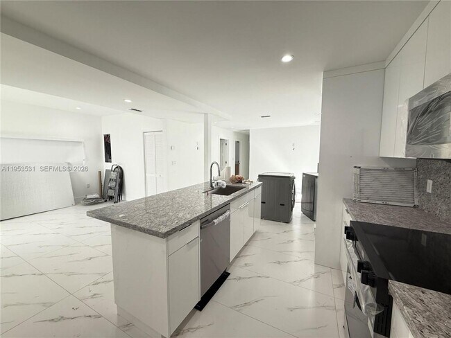 Building Photo - 2313 SW 60th Ct