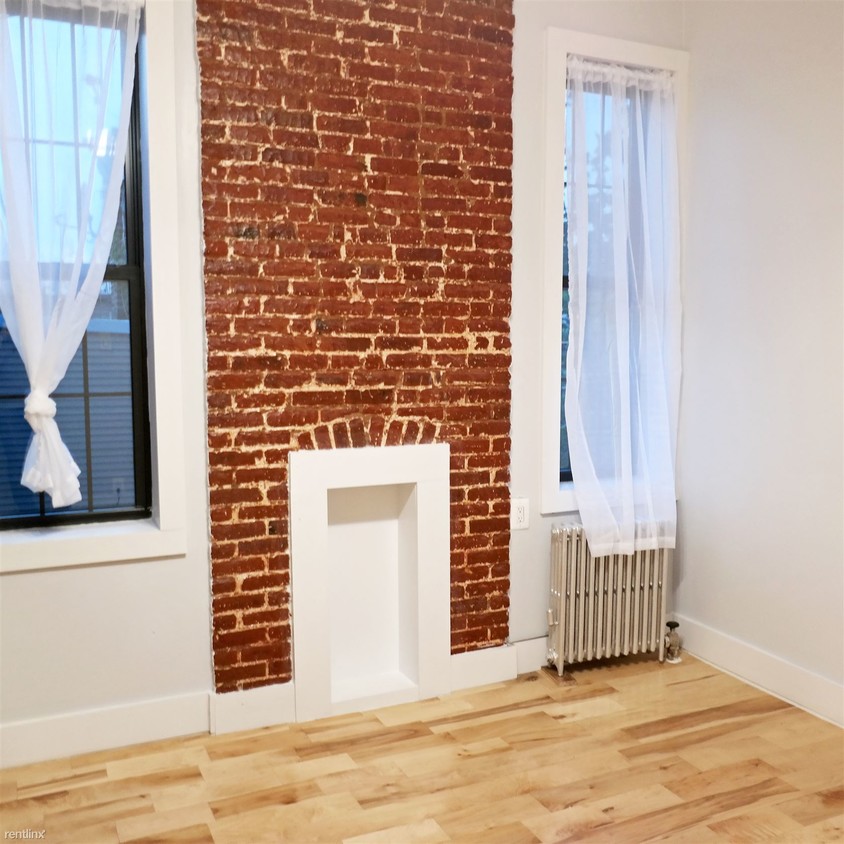 Primary Photo - 699 Bushwick Ave