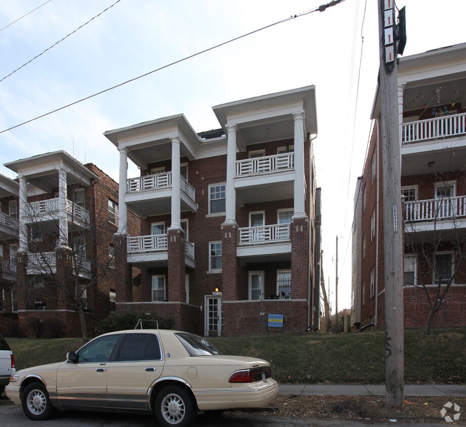 Building Photo - 209-211 W 38th St