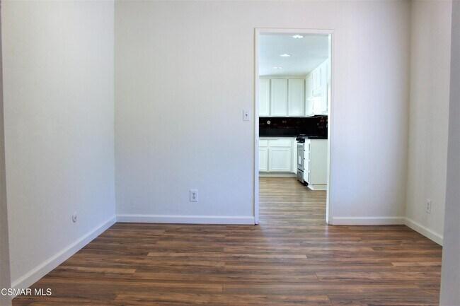 Foto del edificio - 1909 Bardet Pl