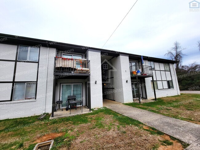 Foto del edificio - 235 Vinewood Rd
