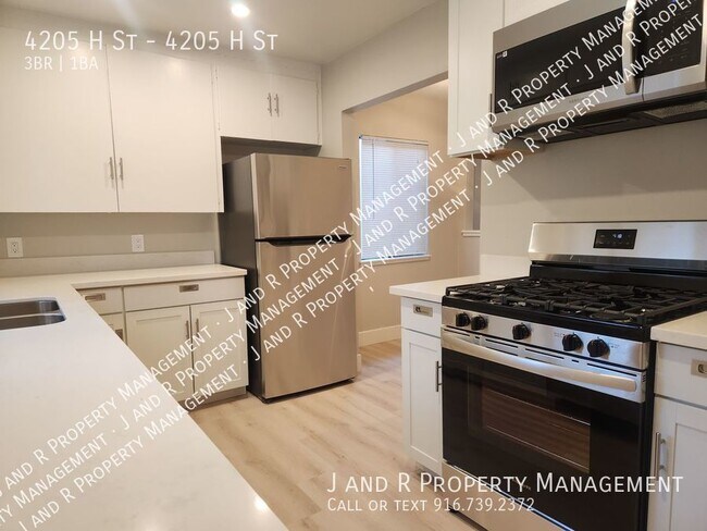 Building Photo - 3 bedroom in East Sac