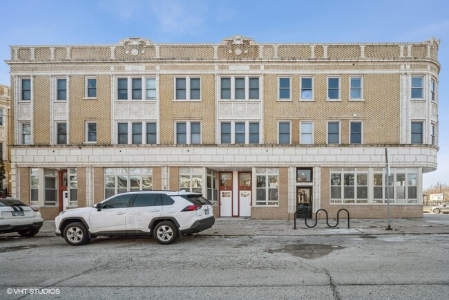 Building Photo - 9101 S Beverly Blvd
