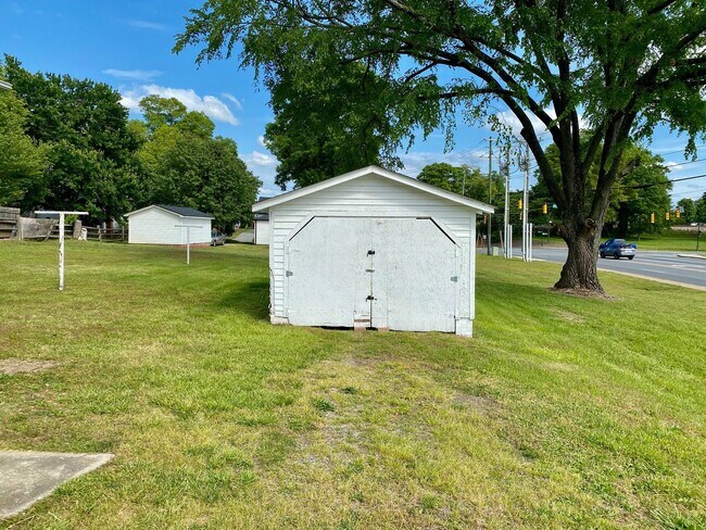 Foto del edificio - Spacious 2 Bedroom 1 Bathroom House, Just Blocks from Downtown Kannapolis and New Baseball Stadium