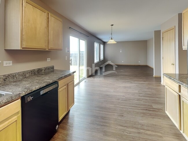 Building Photo - 2419 Paradise Cir