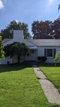 Building Photo - 578 Budlong St
