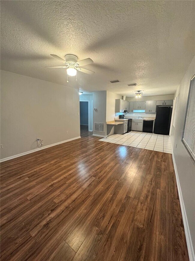 Building Photo - 2896 Meadow Lake Ave
