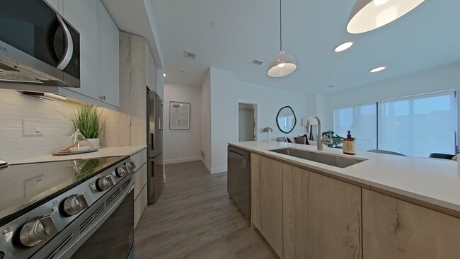 Building Photo - 505 Highland Road West