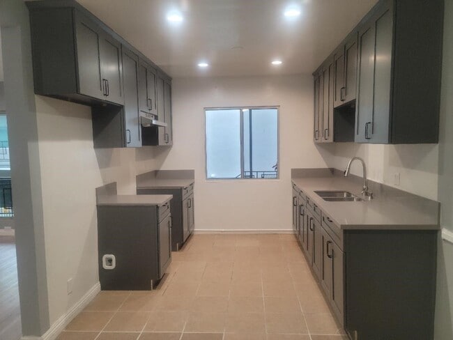 Building Photo - 4026 Stevely Ave