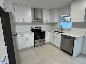 Building Photo - 818 Rosedale Ave