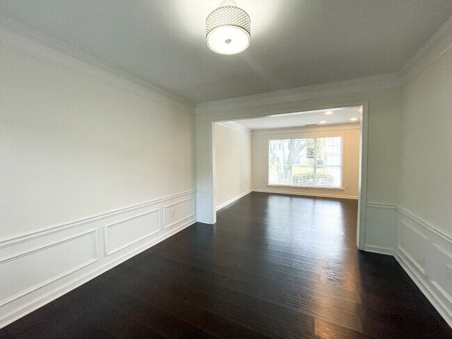 Foto del edificio - Beautiful fenced in Corner Lot!