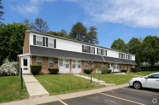 Building Photo - Woodland Apartments