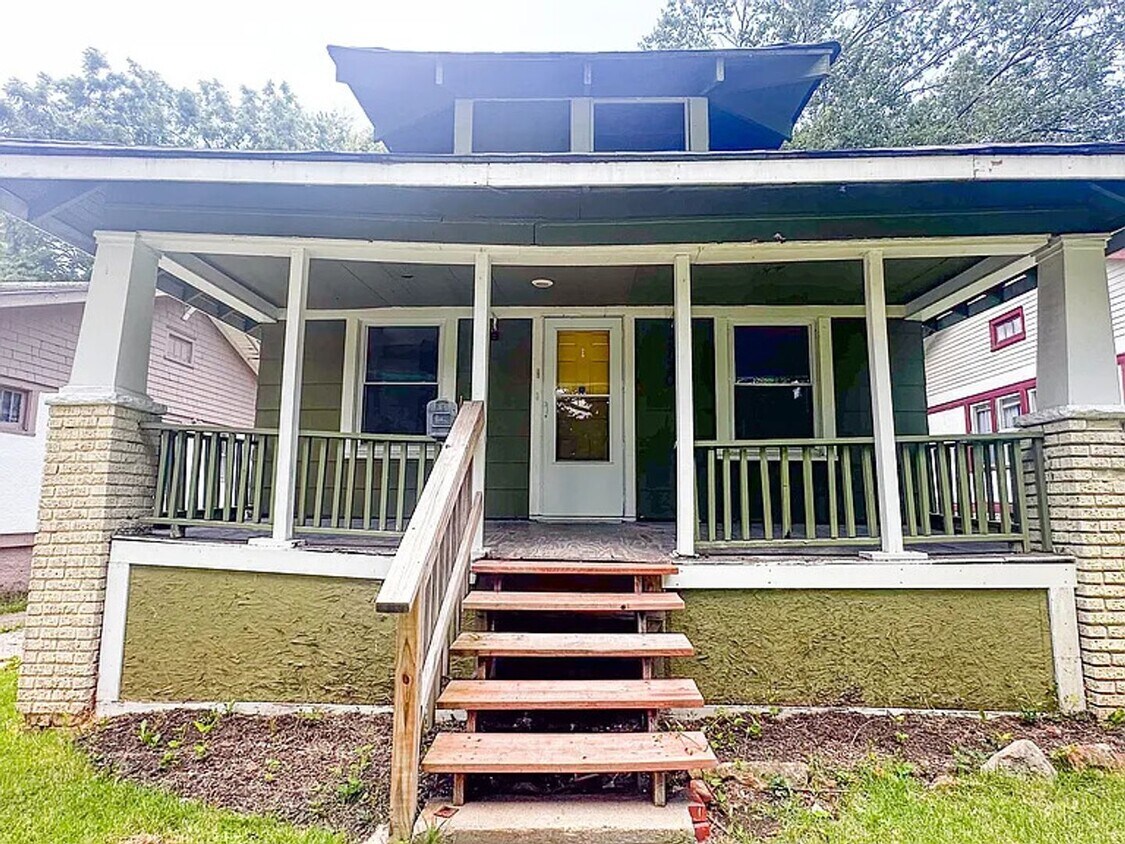Primary Photo - 5620 Brooklyn Ave