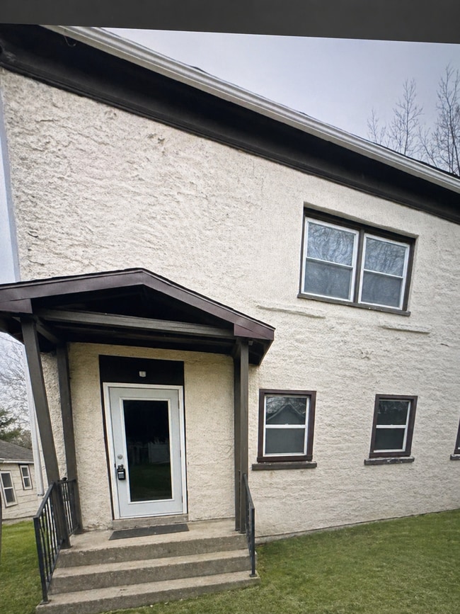 Building Photo - 2016 1st St