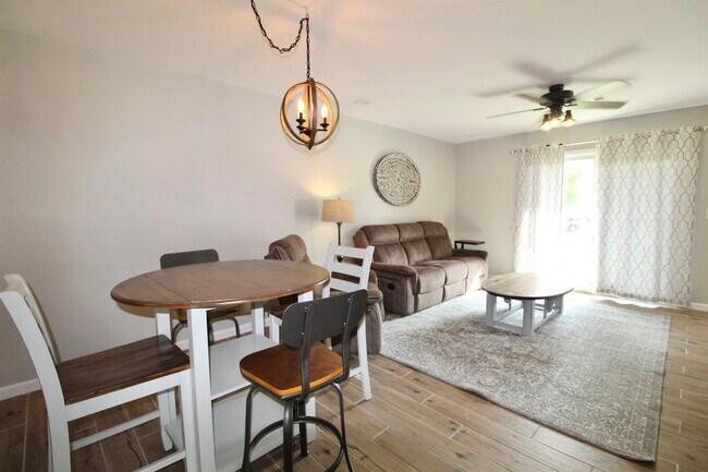Foto del edificio - 1360 Hunters Rd
