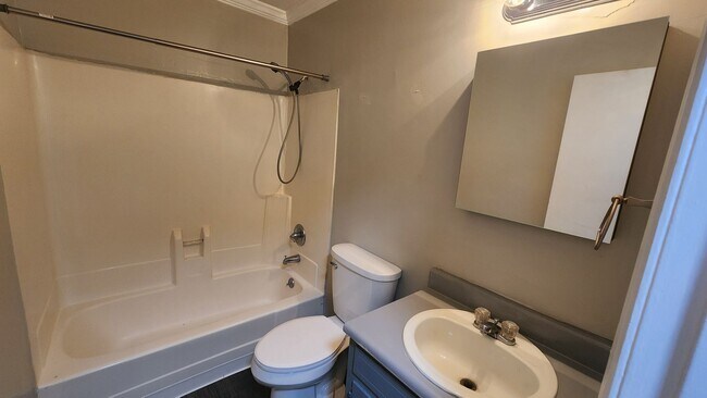 Building Photo - A2(RCH-48) 1325 Stevens Ave