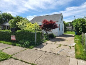 Building Photo - 13330 Fisk Ave