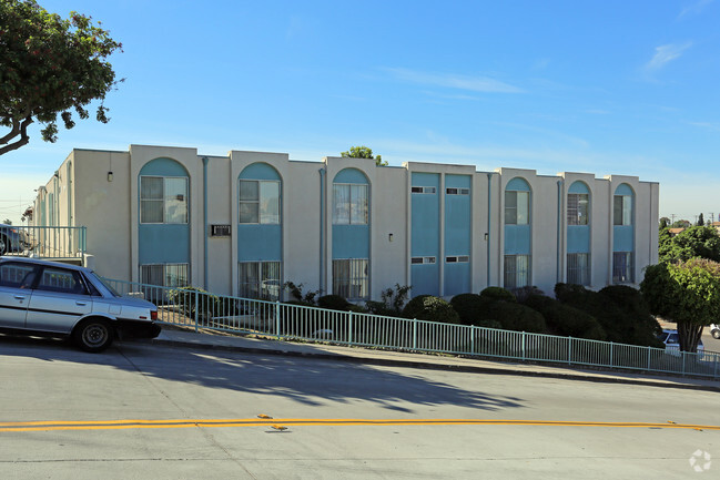 Building Photo - Golden Crest Apartments