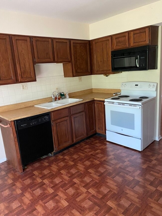 Building Photo - 9355 Hamilton Ct