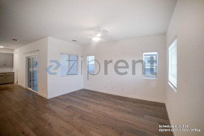 Building Photo - Unit