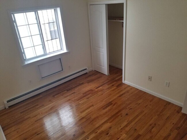 Foto del edificio - 847 E 226th St