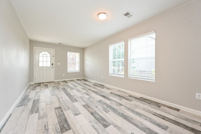 Foto del edificio - 2519 Coach House Loop