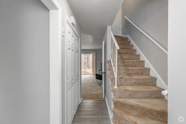 2BR, 1BA - 830SF - Park Fairfax Apartments