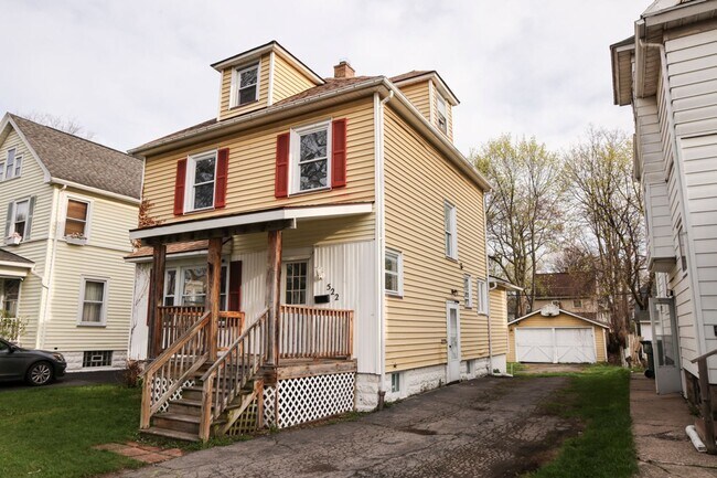Foto del edificio - GREAT SINGLE FAMILY HOUSE . WAITING FOR YOU TO CALL HOME !!