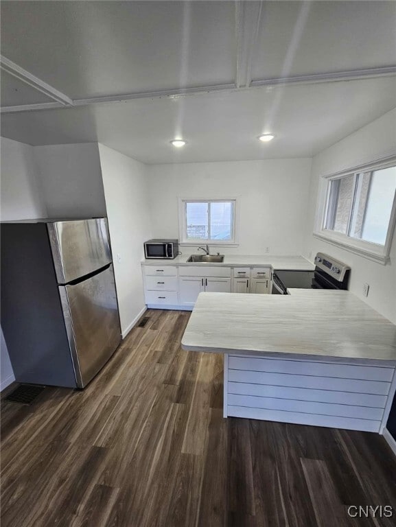 Building Photo - 123 N School St