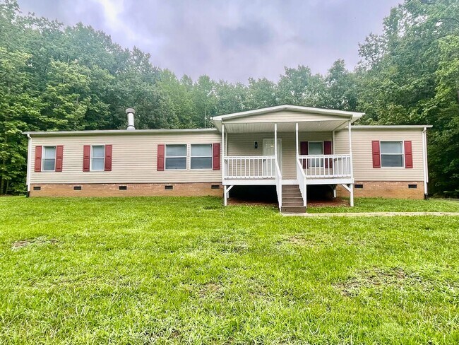 Foto del edificio - Discover this 4-bedroom, 2-bath home in Claremont, NC